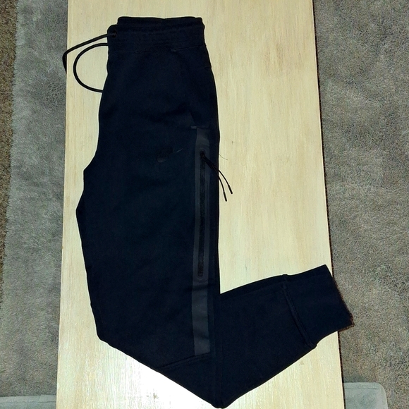 Nike Joggers Black (Like New) - Picture 16 of 16